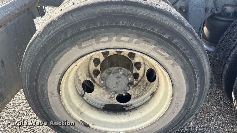 image for item YA2504 2015 Freightliner Cascadia semi truck