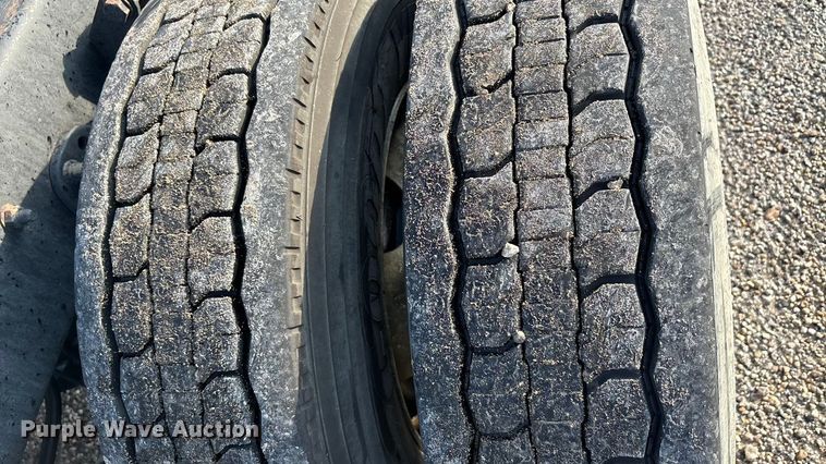 image for item YA2504 2015 Freightliner Cascadia semi truck