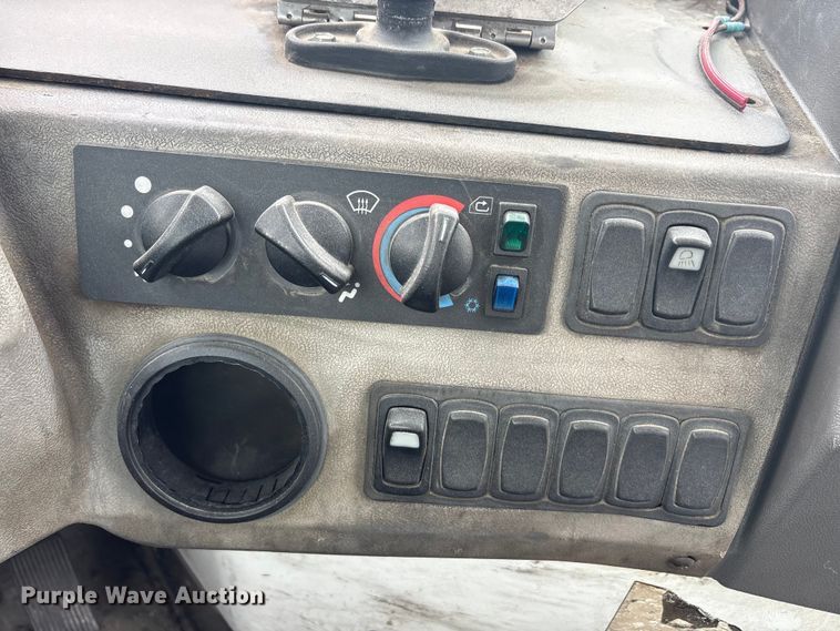 image for item YA2506 2016 Kalmar Ottawa yard truck