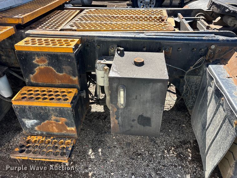 image for item YA2507 2005 Kalmar Ottawa yard truck