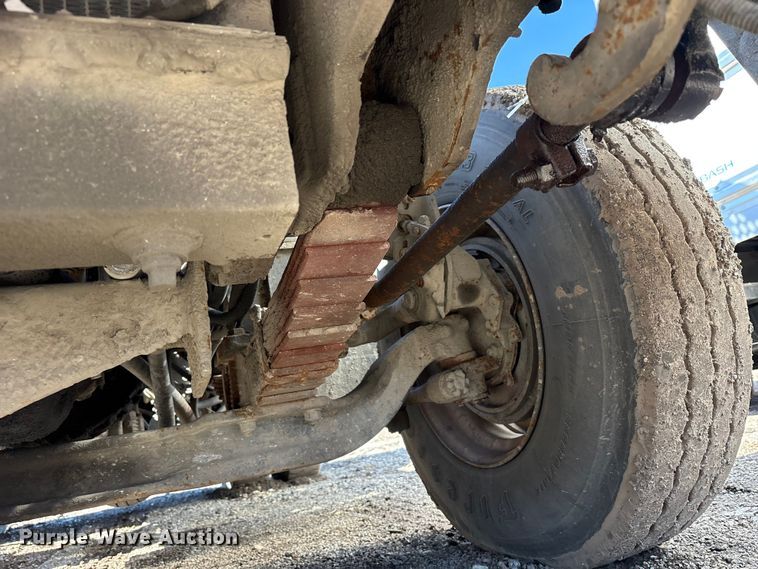 image for item YA2507 2005 Kalmar Ottawa yard truck