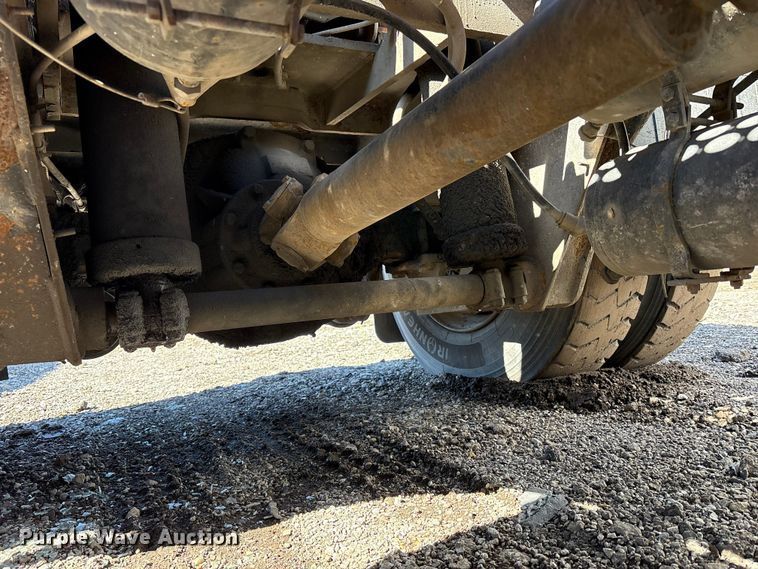 image for item YA2507 2005 Kalmar Ottawa yard truck