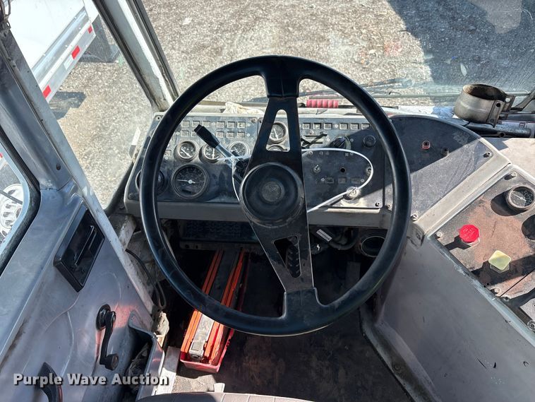 image for item YA2507 2005 Kalmar Ottawa yard truck