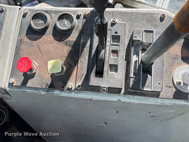 image for item YA2507 2005 Kalmar Ottawa yard truck