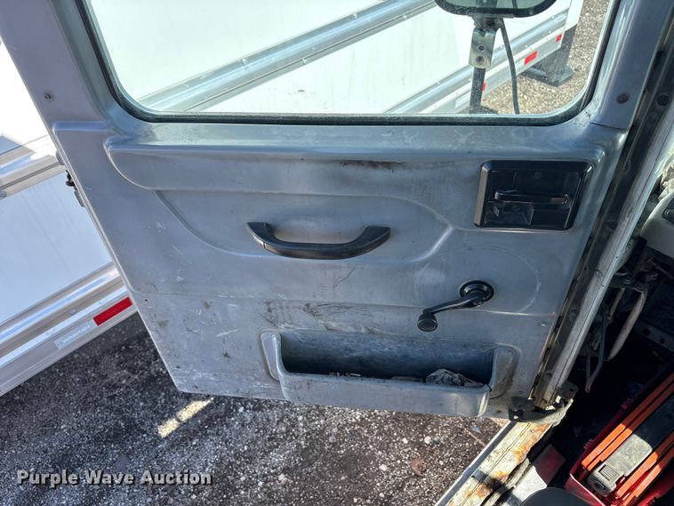 image for item YA2507 2005 Kalmar Ottawa yard truck