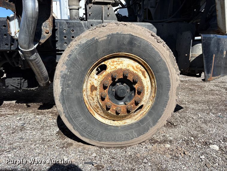 image for item YA2507 2005 Kalmar Ottawa yard truck