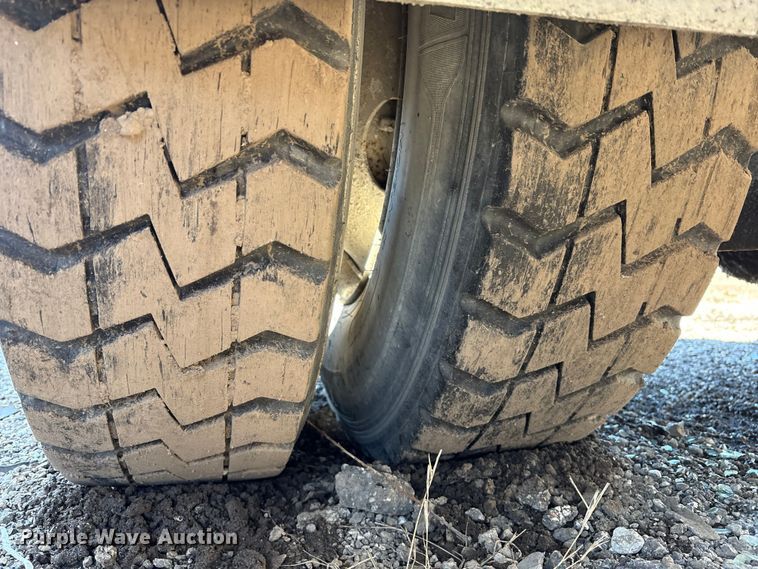 image for item YA2507 2005 Kalmar Ottawa yard truck