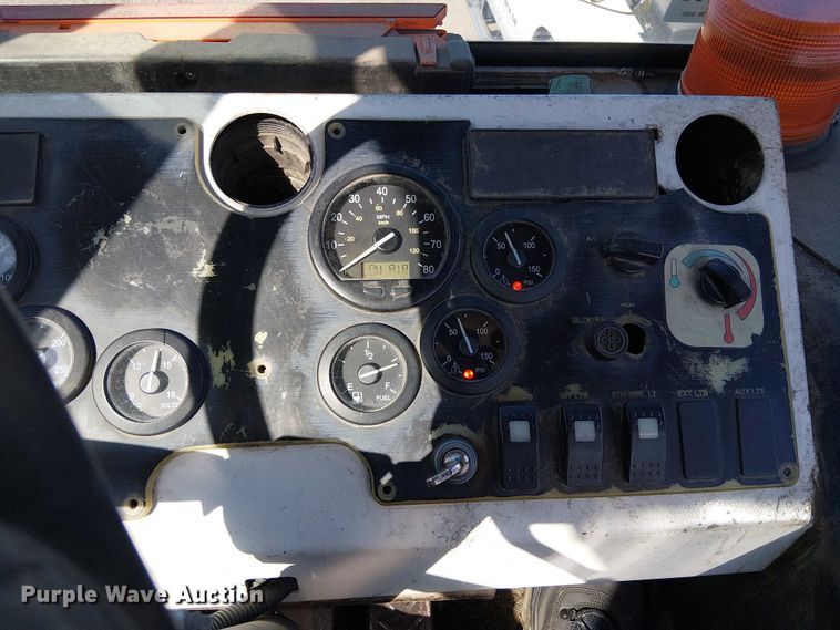 image for item YA2530 2015 Capacity TJ5000 yard truck