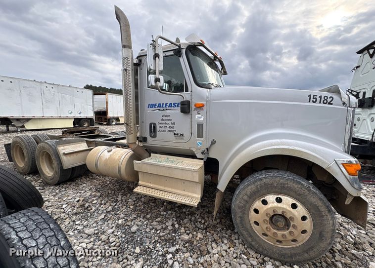 image for item YA2542 2020 International HX520 semi truck