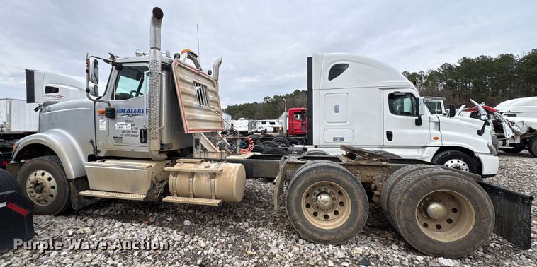 image for item YA2542 2020 International HX520 semi truck