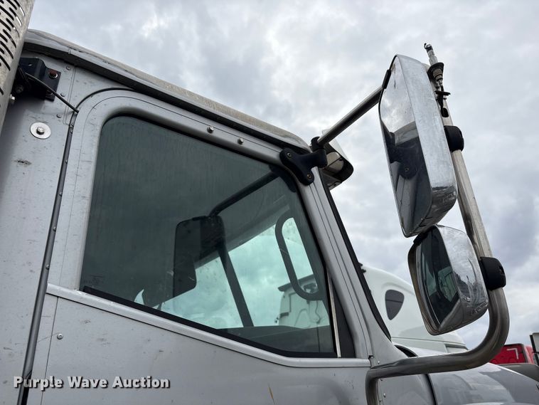 image for item YA2542 2020 International HX520 semi truck