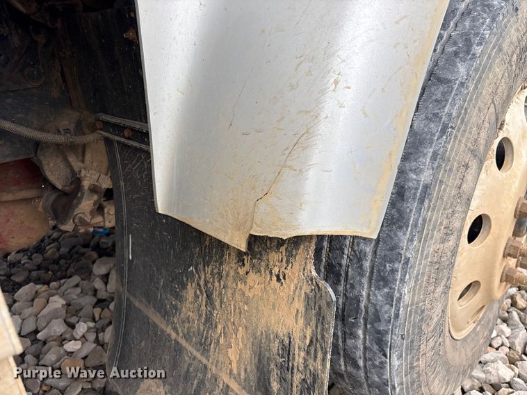 image for item YA2542 2020 International HX520 semi truck