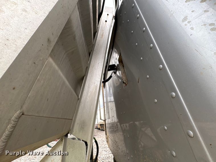 image for item YA2542 2020 International HX520 semi truck