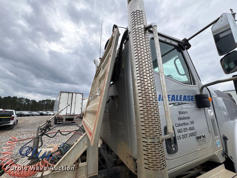 image for item YA2542 2020 International HX520 semi truck