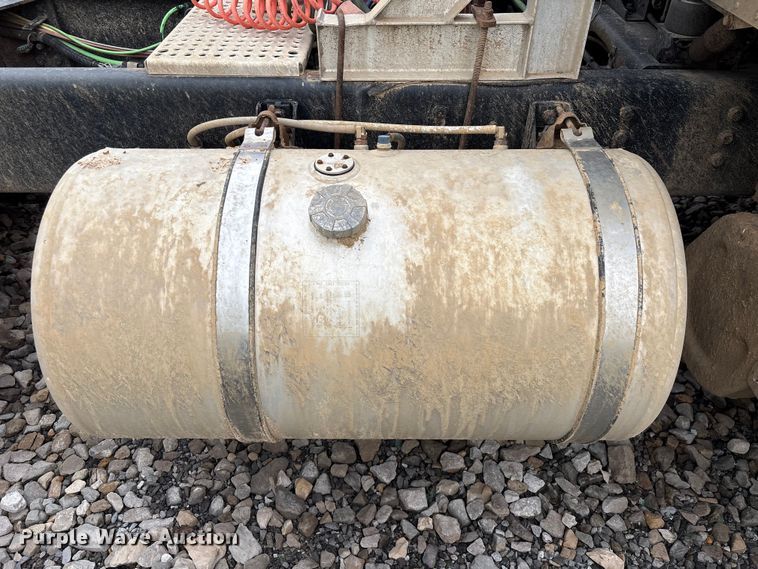 image for item YA2542 2020 International HX520 semi truck