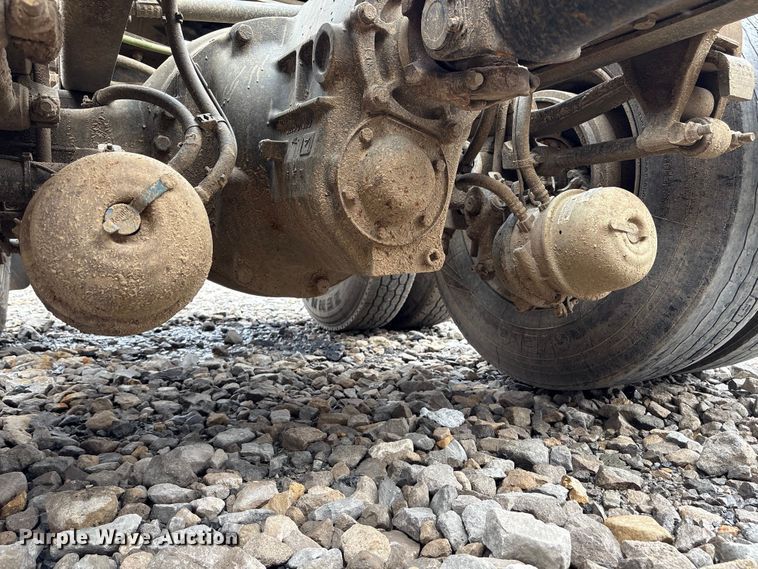 image for item YA2542 2020 International HX520 semi truck