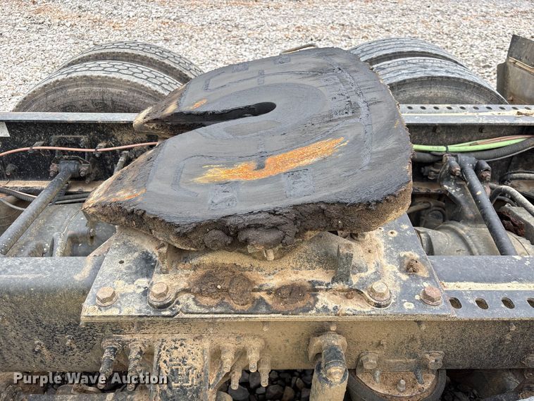 image for item YA2542 2020 International HX520 semi truck