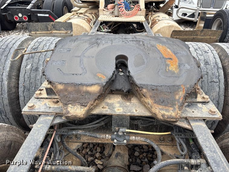 image for item YA2542 2020 International HX520 semi truck