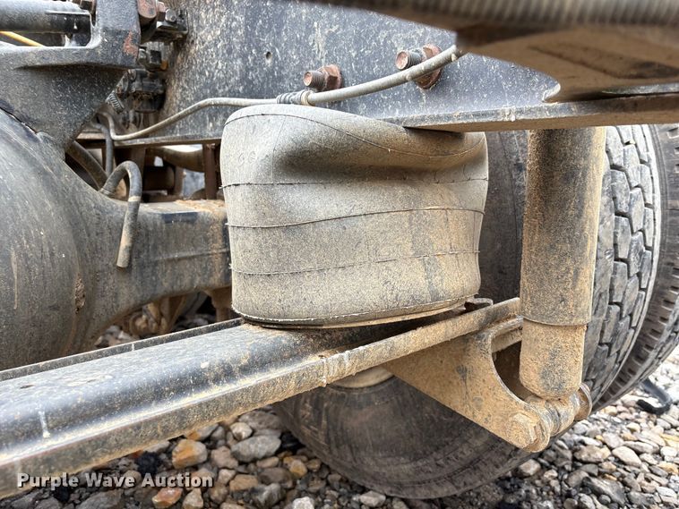 image for item YA2542 2020 International HX520 semi truck