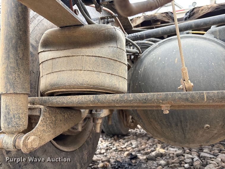 image for item YA2542 2020 International HX520 semi truck