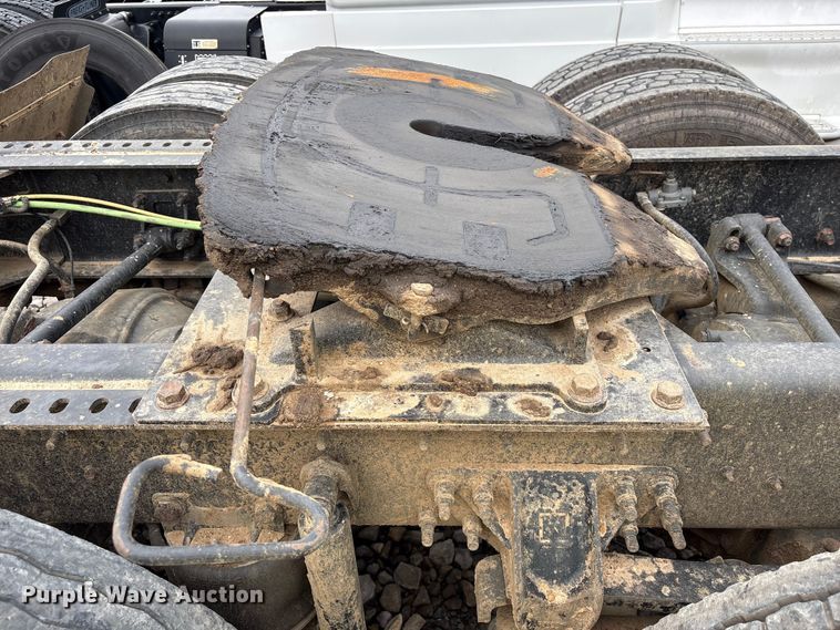 image for item YA2542 2020 International HX520 semi truck