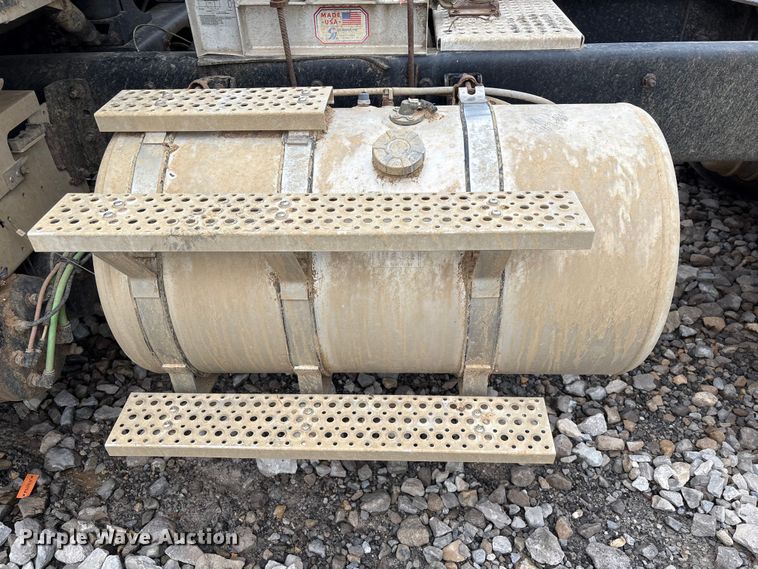 image for item YA2542 2020 International HX520 semi truck