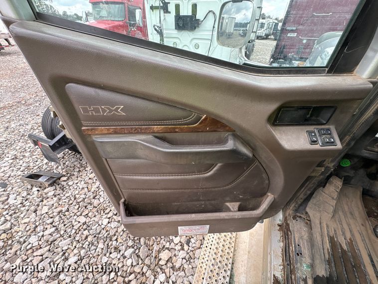 image for item YA2542 2020 International HX520 semi truck