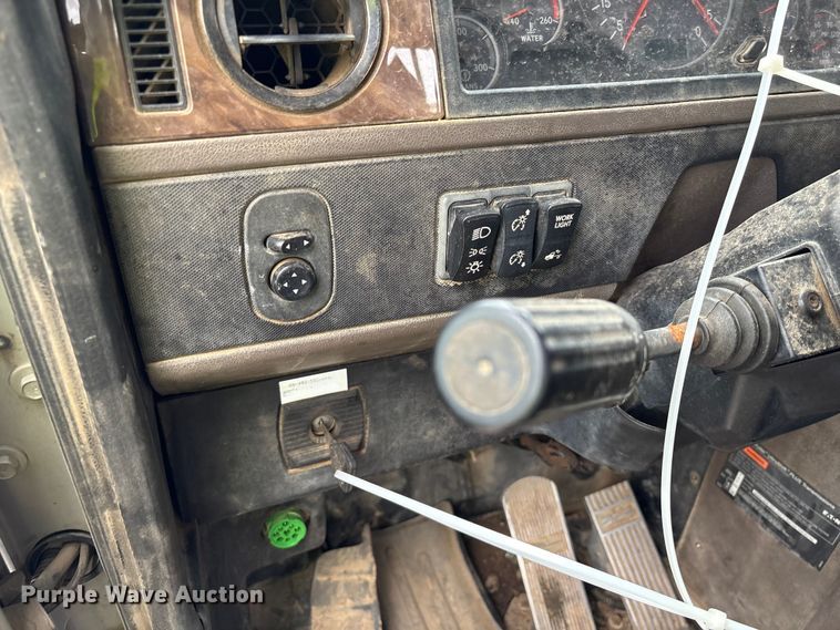 image for item YA2542 2020 International HX520 semi truck