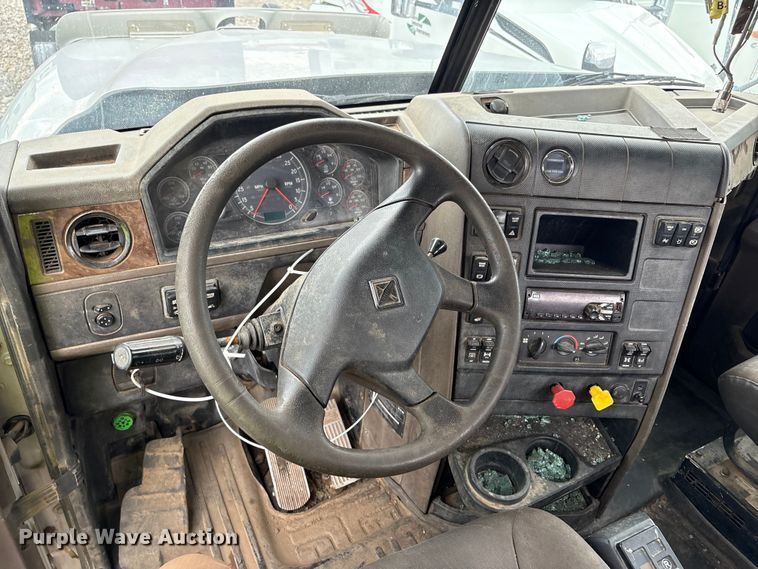 image for item YA2542 2020 International HX520 semi truck