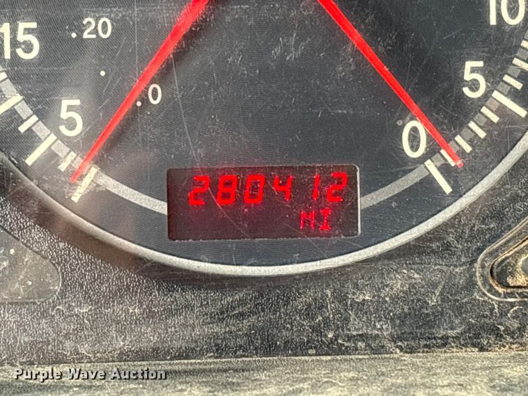 image for item YA2542 2020 International HX520 semi truck