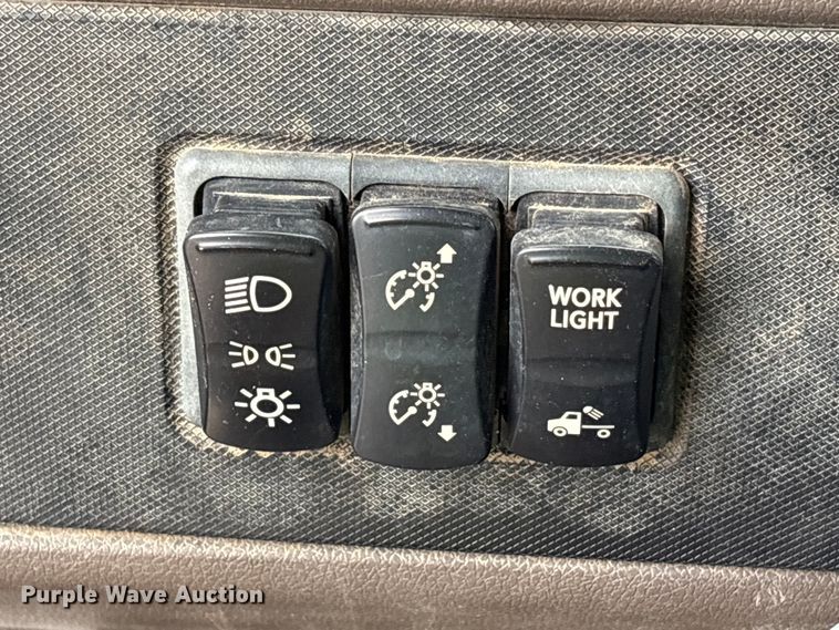 image for item YA2542 2020 International HX520 semi truck