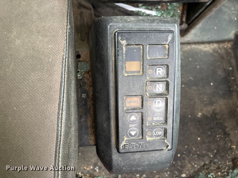 image for item YA2542 2020 International HX520 semi truck