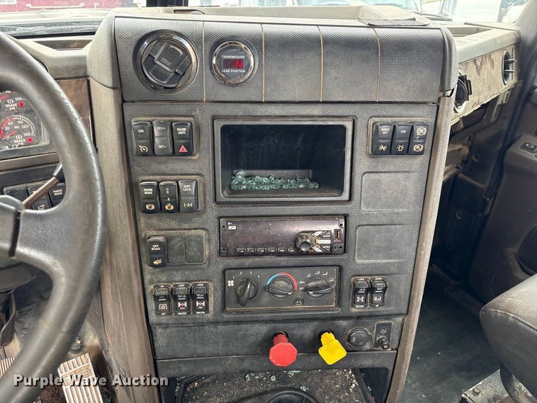 image for item YA2542 2020 International HX520 semi truck