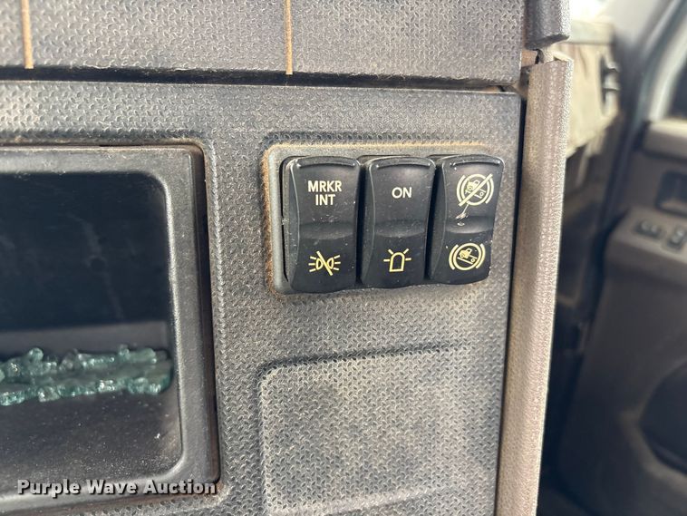 image for item YA2542 2020 International HX520 semi truck