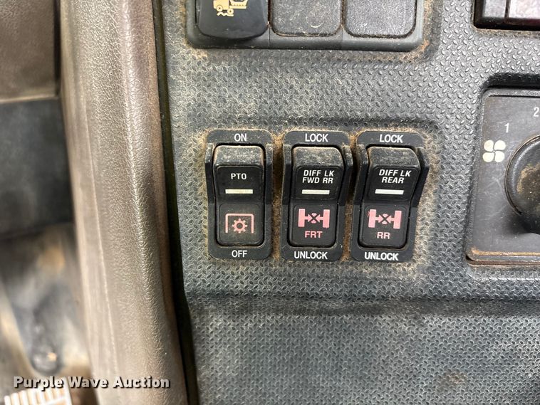 image for item YA2542 2020 International HX520 semi truck