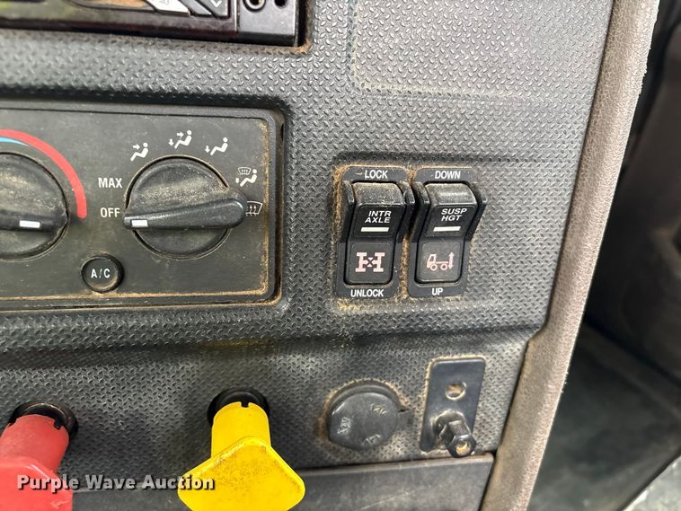 image for item YA2542 2020 International HX520 semi truck