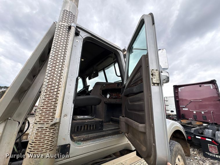 image for item YA2542 2020 International HX520 semi truck