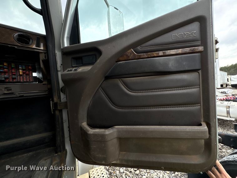 image for item YA2542 2020 International HX520 semi truck