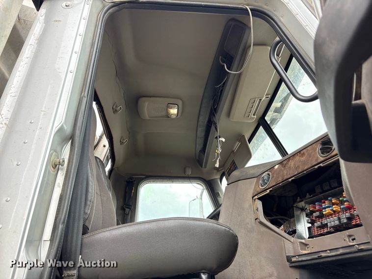 image for item YA2542 2020 International HX520 semi truck