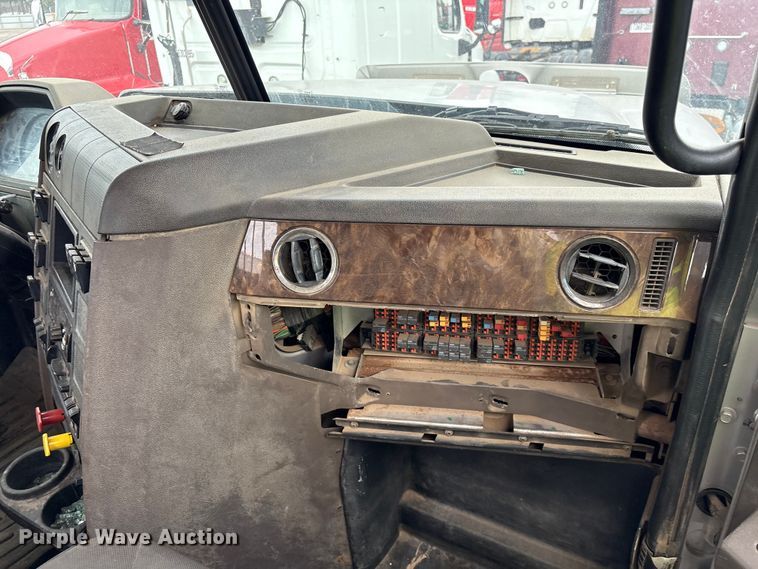 image for item YA2542 2020 International HX520 semi truck