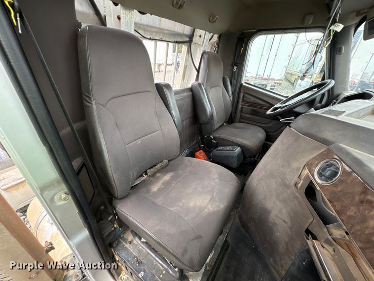 image for item YA2542 2020 International HX520 semi truck