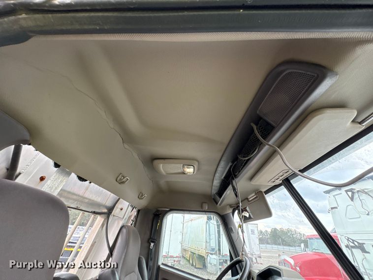 image for item YA2542 2020 International HX520 semi truck