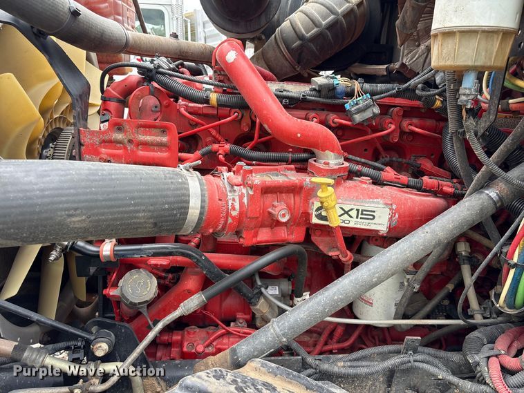 image for item YA2542 2020 International HX520 semi truck