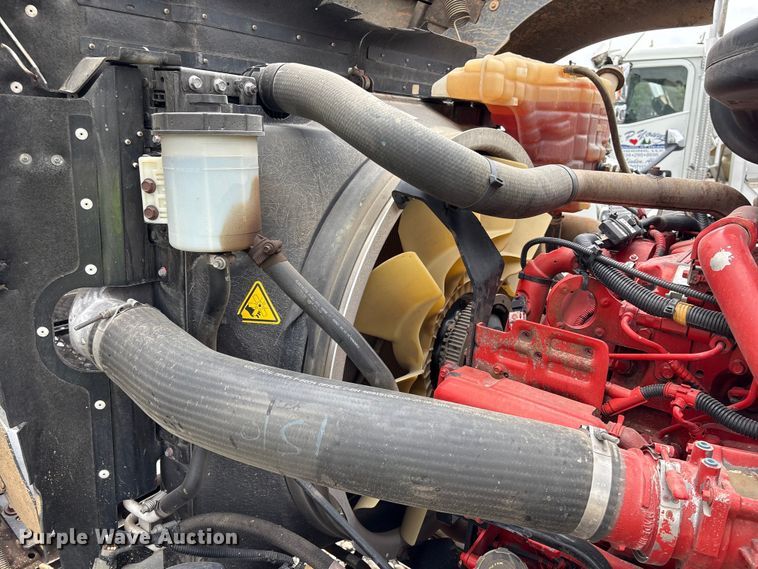 image for item YA2542 2020 International HX520 semi truck