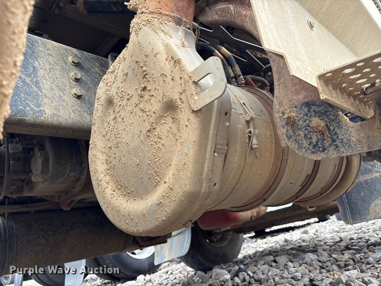 image for item YA2542 2020 International HX520 semi truck