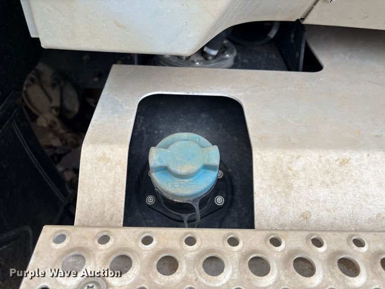 image for item YA2542 2020 International HX520 semi truck