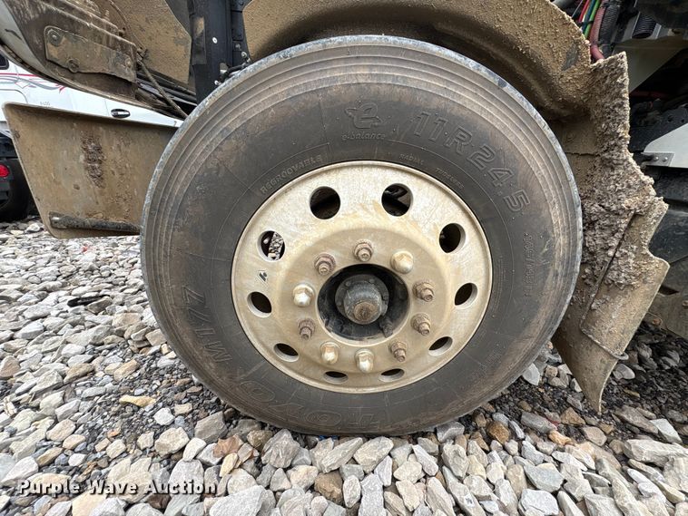 image for item YA2542 2020 International HX520 semi truck