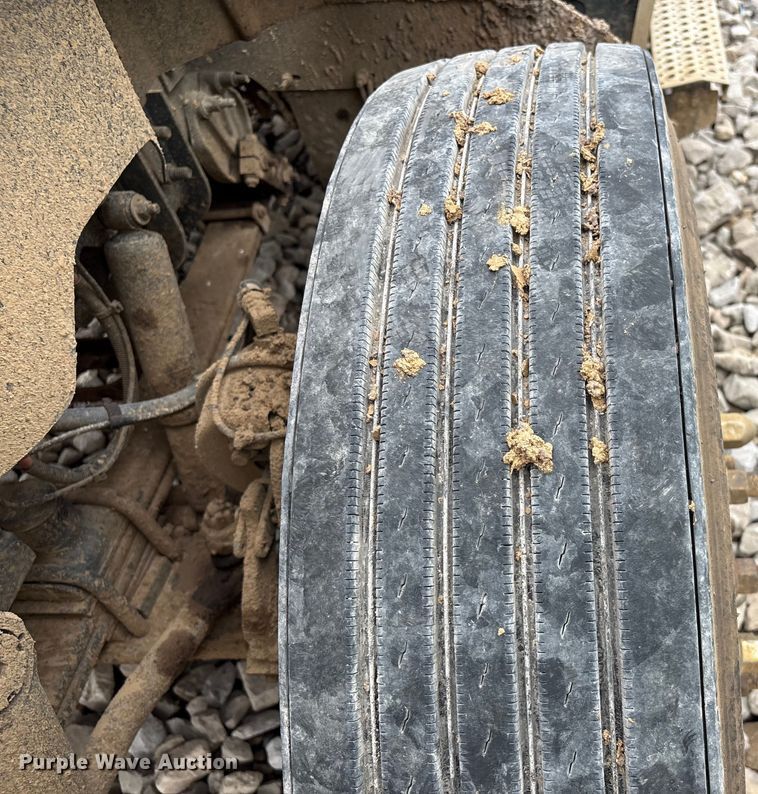 image for item YA2542 2020 International HX520 semi truck