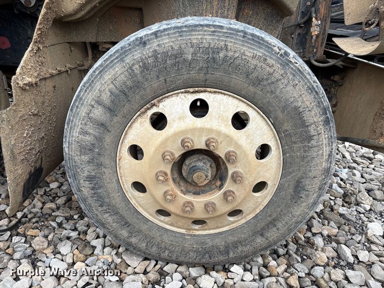 image for item YA2542 2020 International HX520 semi truck