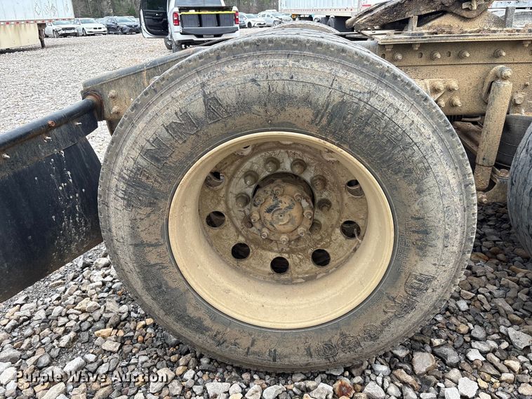 image for item YA2542 2020 International HX520 semi truck